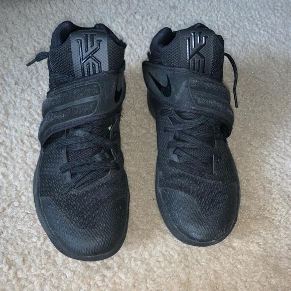 Men’s kyrie 2’s - Picture 2 of 5